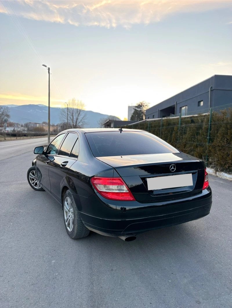 Mercedes-Benz C 220, снимка 2 - Автомобили и джипове - 49596634