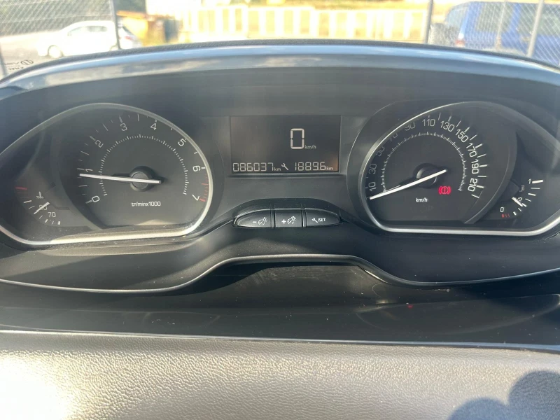 Peugeot 208 1.2, снимка 5 - Автомобили и джипове - 50775320