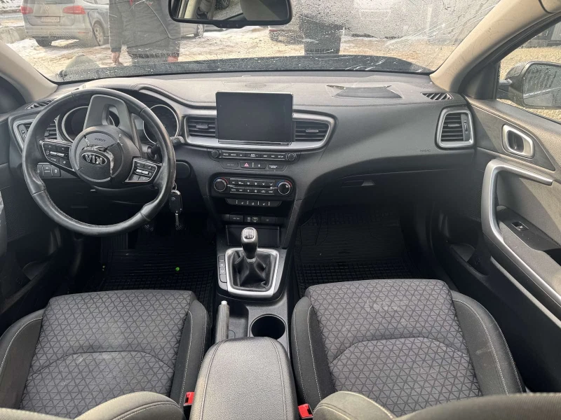 Kia Ceed 1.6CRDI, снимка 7 - Автомобили и джипове - 53242845
