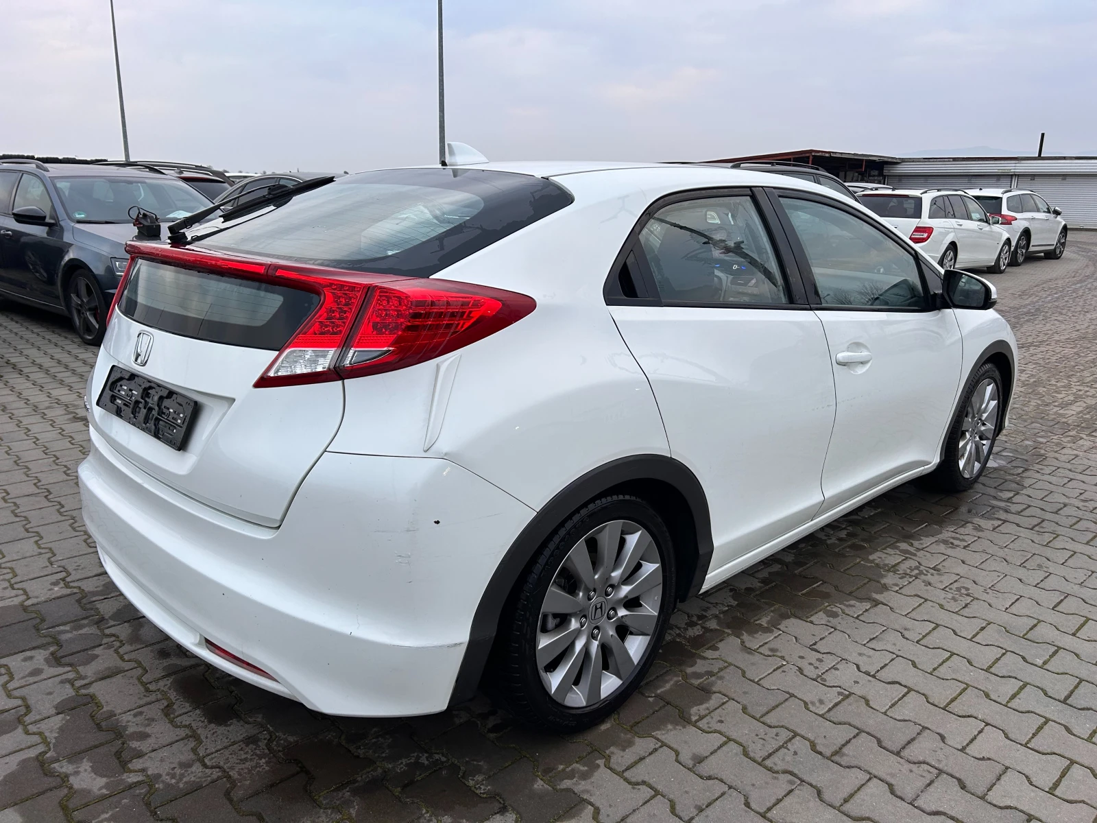 Honda Civic 1.6DTEC KAMERA EURO 5 - изображение 6