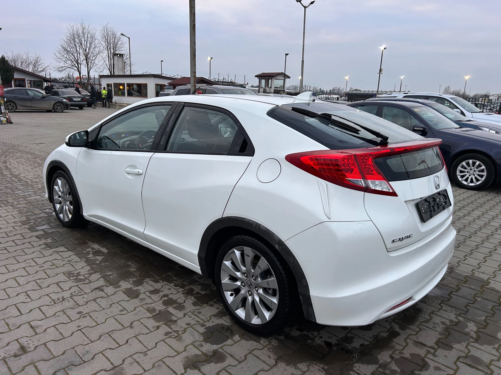 Honda Civic 1.6DTEC KAMERA EURO 5 - изображение 8