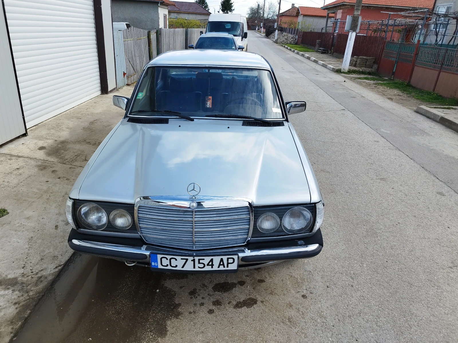 Mercedes-Benz 123  - изображение 8