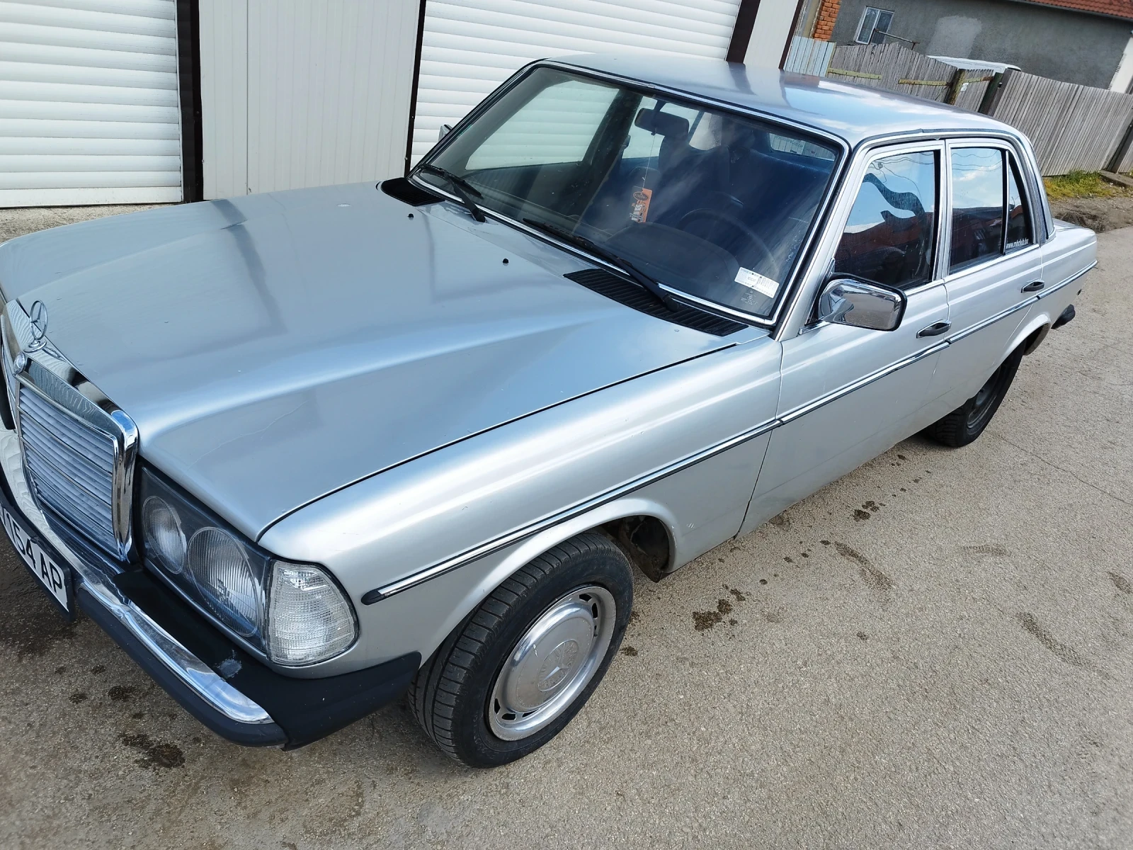Mercedes-Benz 123  - изображение 2