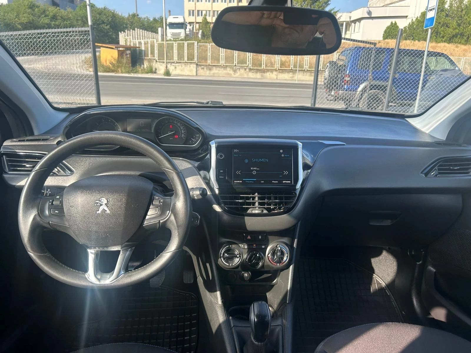 Peugeot 208 1.2 - изображение 7