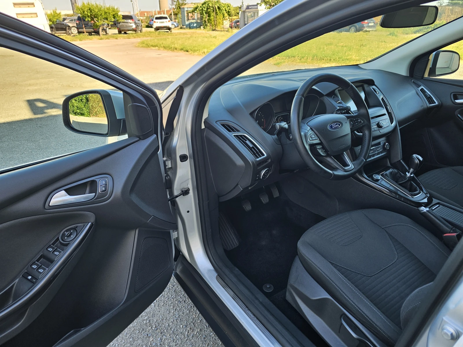 Ford Focus 1.5 TITANIUM - изображение 9