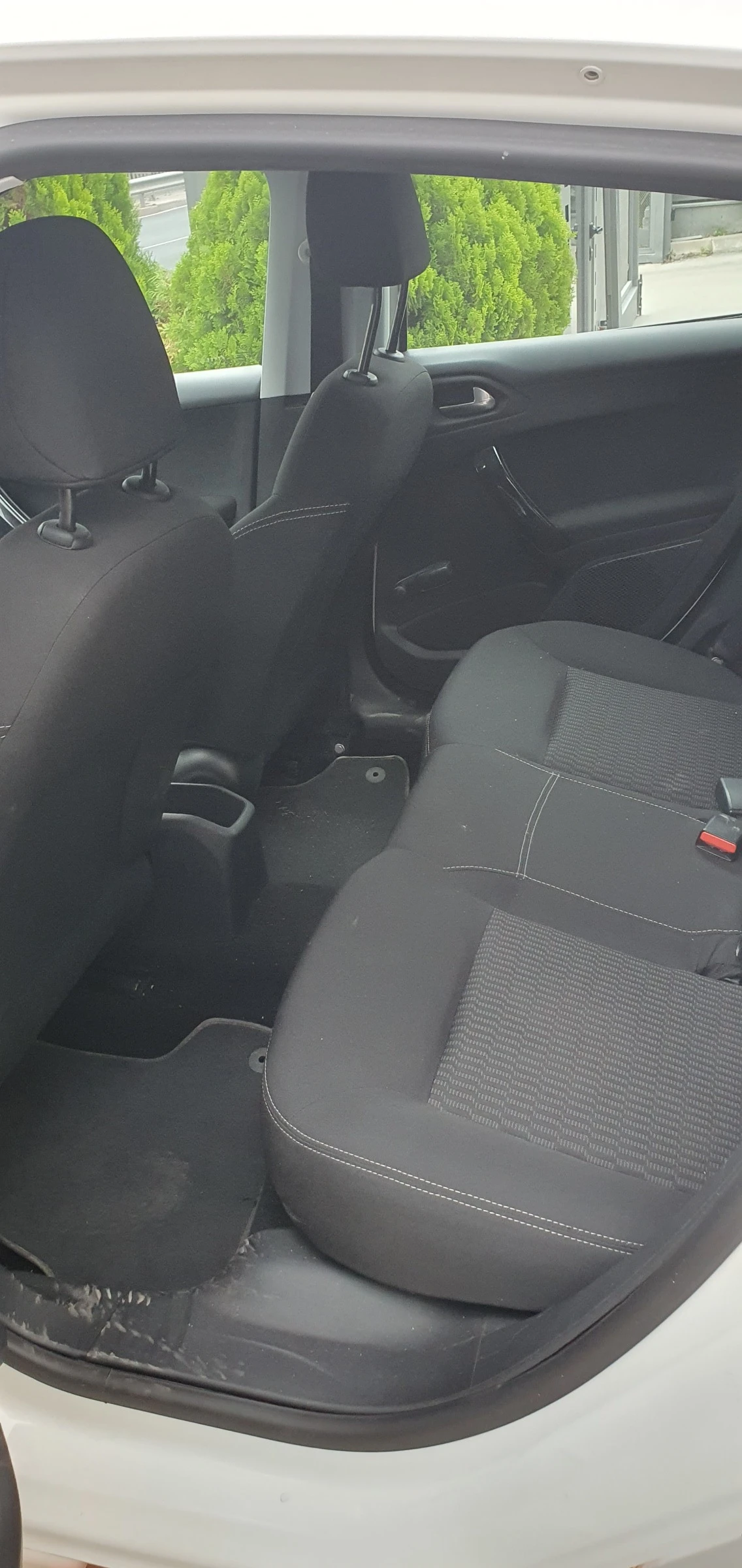 Peugeot 208 1.6 HDI - изображение 8