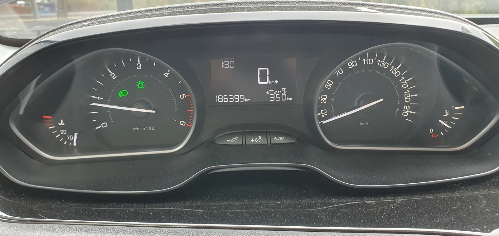 Peugeot 208 1.6 HDI - изображение 7