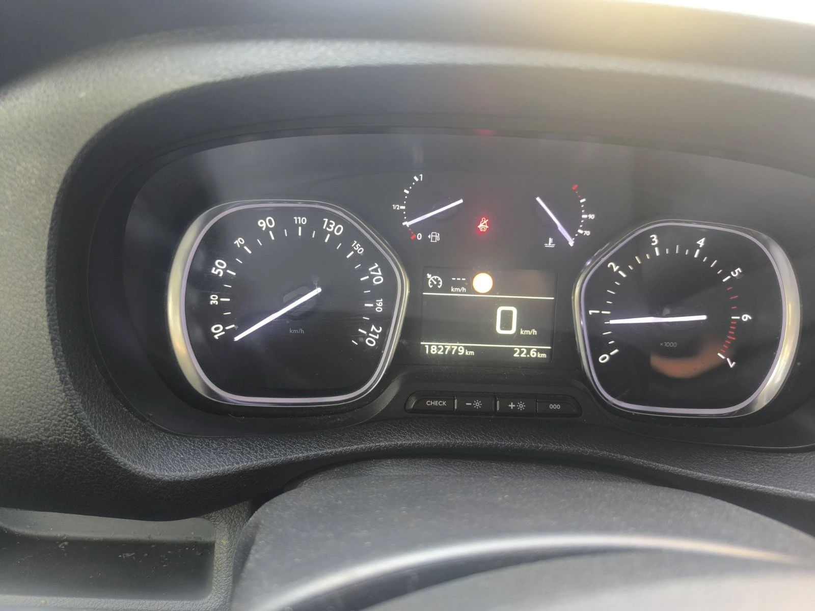 Peugeot Expert  2.0 Blue-HDi Asphalt, снимка 7 - Автомобили и джипове - 53877031