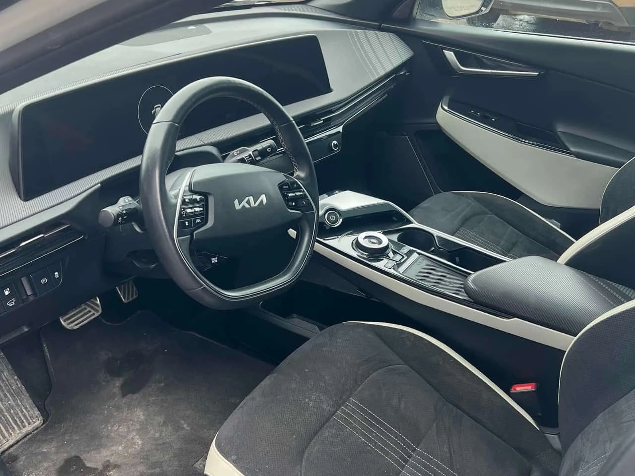 Kia EV6 * AWD Long Range w/GT Line Pkg* PANO* KEYLESS* ПОД, снимка 5 - Автомобили и джипове - 54077273