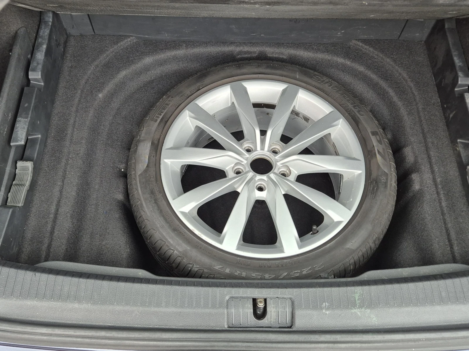 VW Golf 1.6 TDI* AUTO* NAVI* , снимка 9 - Автомобили и джипове - 54209433