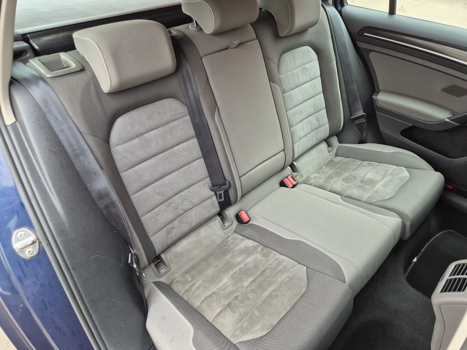 VW Golf 1.6 TDI* AUTO* NAVI* , снимка 15 - Автомобили и джипове - 54209433