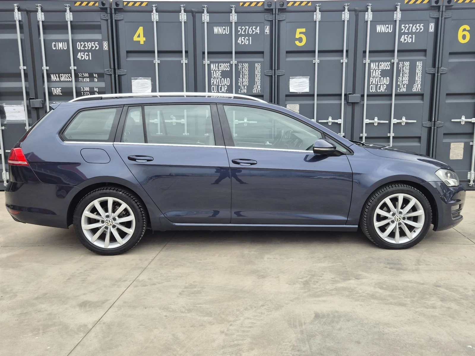 VW Golf 1.6 TDI* AUTO* NAVI* , снимка 4 - Автомобили и джипове - 54209433