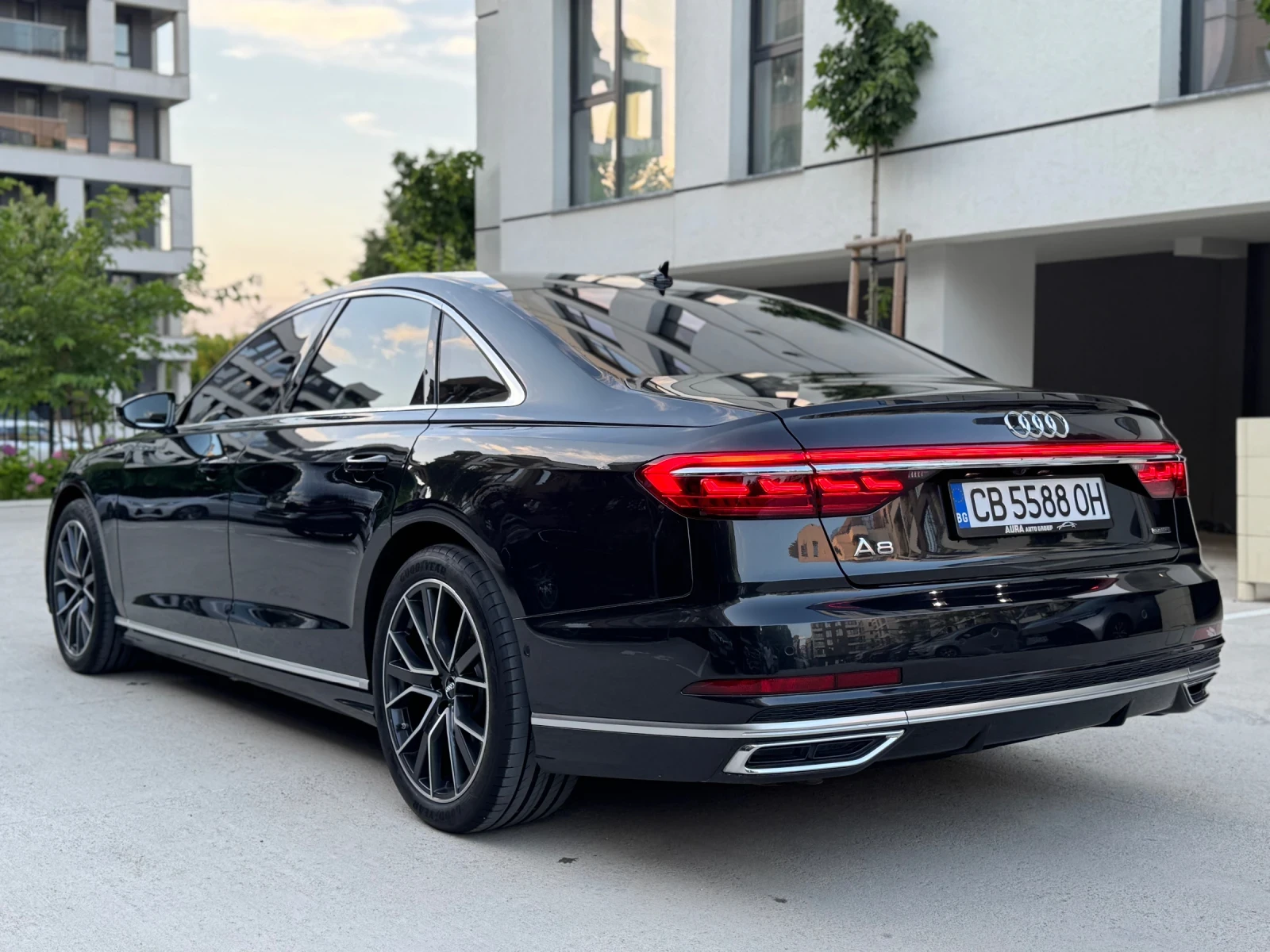 Audi A8 LASER* LONG* 3DB&O* FULL* 3ключа* МАСАЖ* EXCLUSIVE, снимка 2 - Автомобили и джипове - 55121817