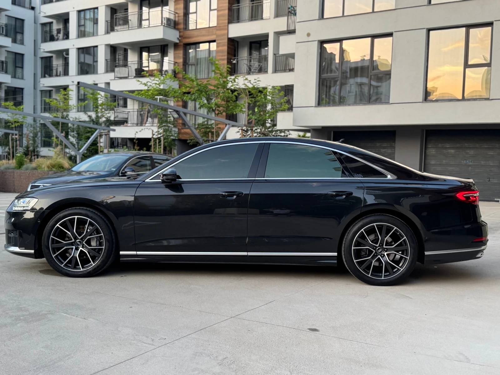 Audi A8 LASER* LONG* 3DB&O* FULL* 3ключа* МАСАЖ* EXCLUSIVE, снимка 14 - Автомобили и джипове - 55121817