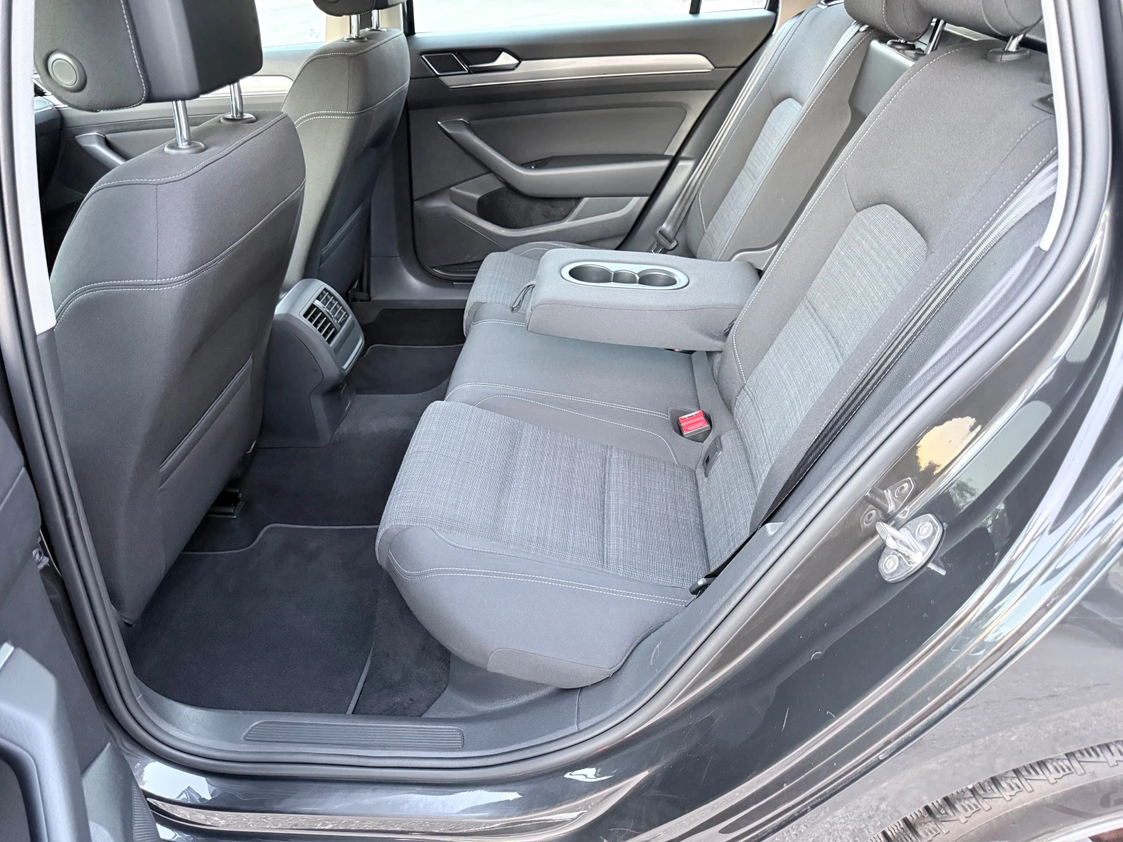 VW Passat 2.0TDI-150k.c.* BUSSINES* DSG* Facelift* ЛИЗИНГ* , снимка 8 - Автомобили и джипове - 55311113