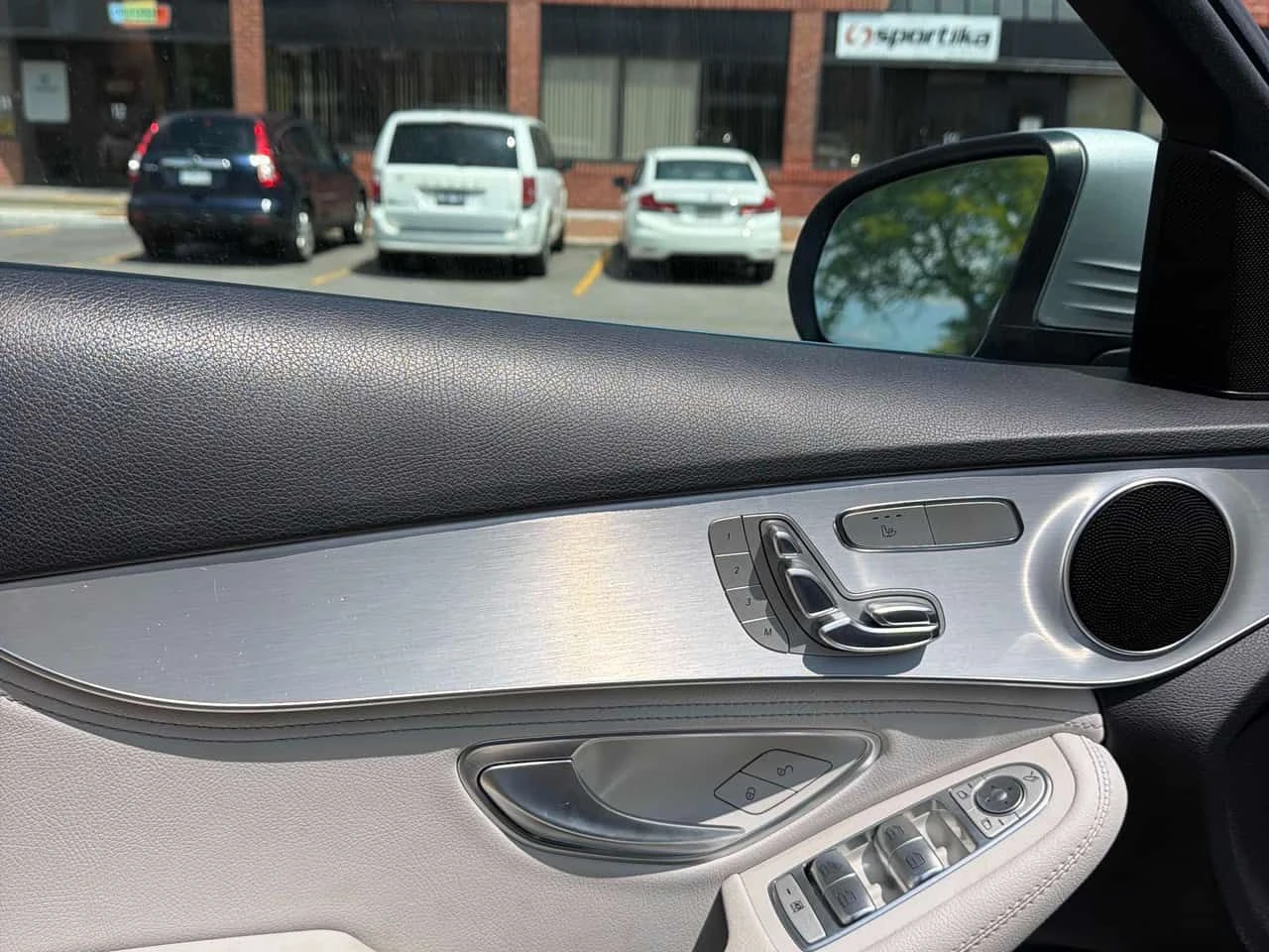 Mercedes-Benz C 300 * CARFAX * ОПЦИЯ ЗА ФИНАНСИРАНЕ * , снимка 10 - Автомобили и джипове - 55394884