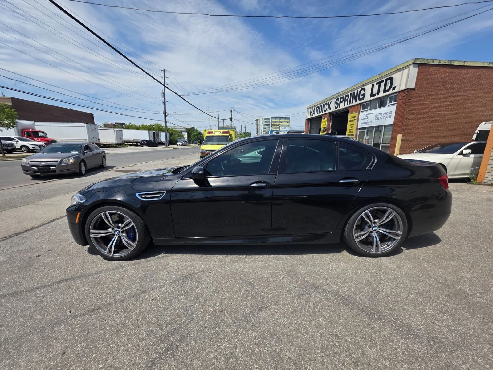 BMW M5 HARMAN KARDON* КОЖА* ПОДГРЕВ* КАМЕРА* ШИБИДАХ* LED, снимка 2 - Автомобили и джипове - 55511212