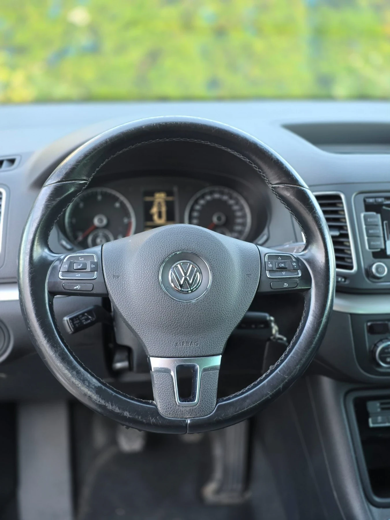VW Sharan 2.0tdi / 4Motion  / 6+ 1 / Швейцария, снимка 13 - Автомобили и джипове - 56120272