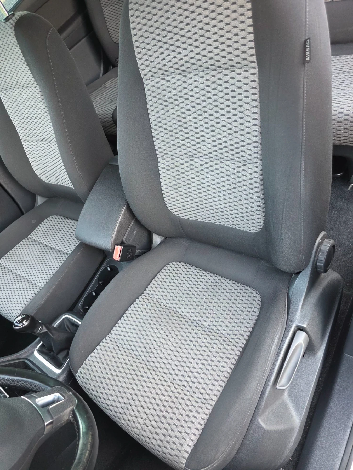 VW Sharan 2.0tdi / 4Motion  / 6+ 1 / Швейцария, снимка 10 - Автомобили и джипове - 56120272