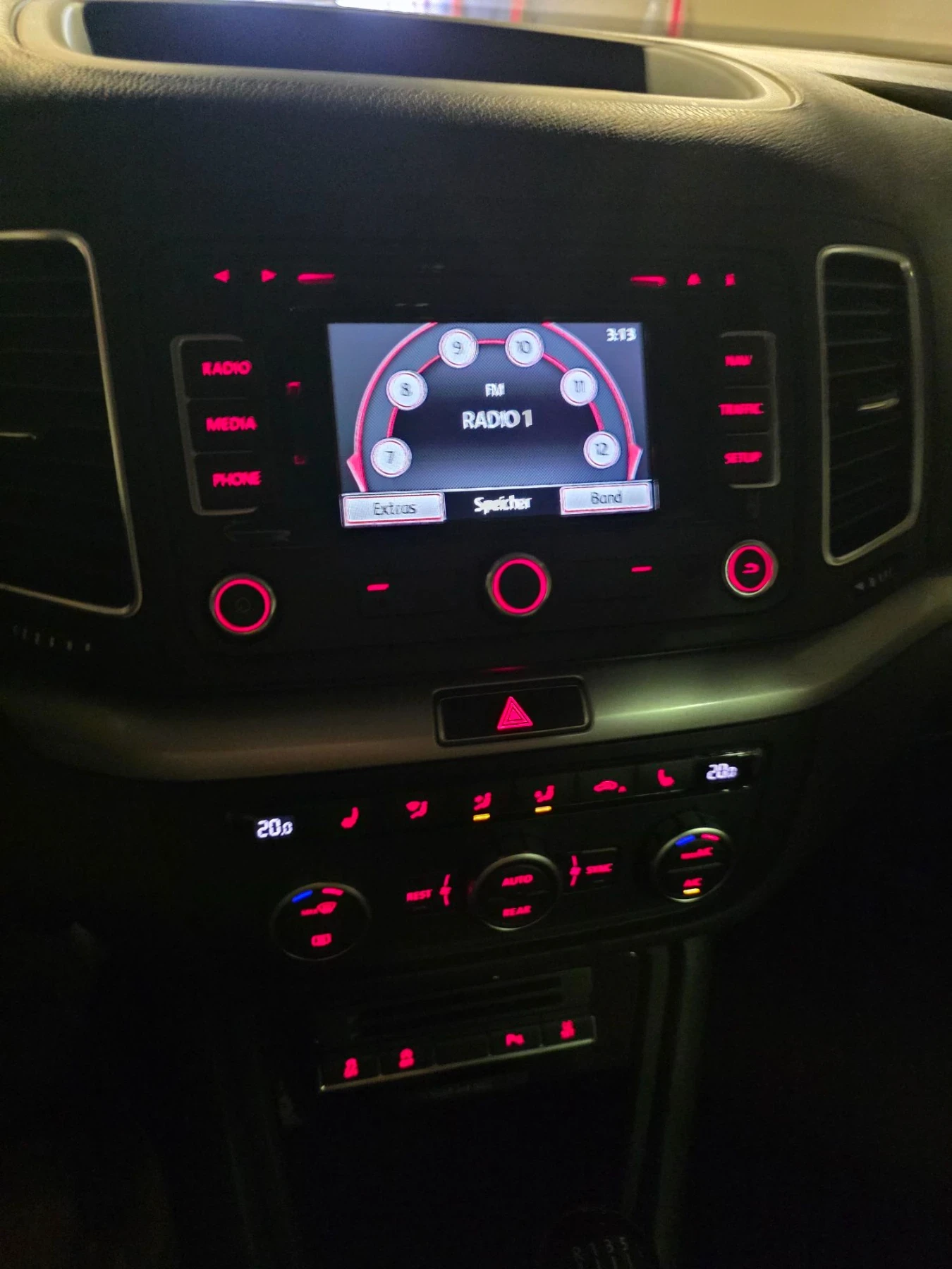 VW Sharan 2.0tdi / 4Motion  / 6+ 1 / Швейцария, снимка 16 - Автомобили и джипове - 56120272