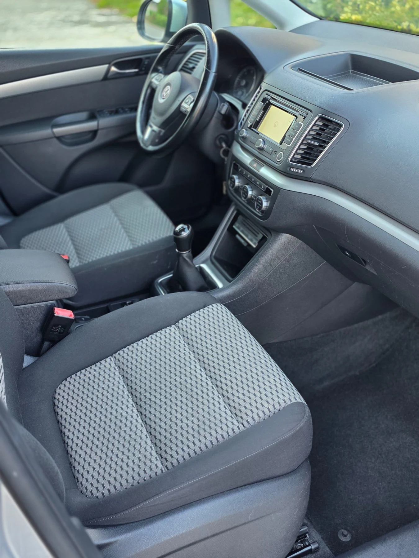 VW Sharan 2.0tdi / 4Motion  / 6+ 1 / Швейцария, снимка 11 - Автомобили и джипове - 56120272