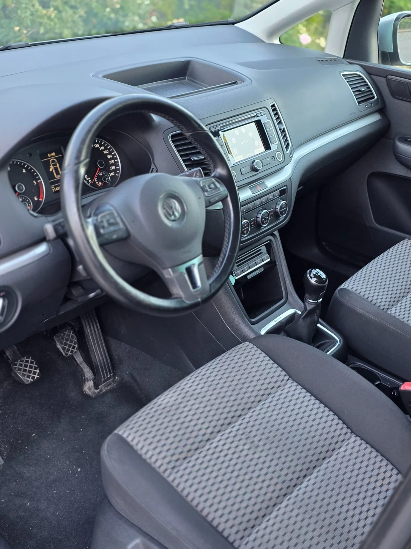 VW Sharan 2.0tdi / 4Motion  / 6+ 1 / Швейцария, снимка 9 - Автомобили и джипове - 56120272