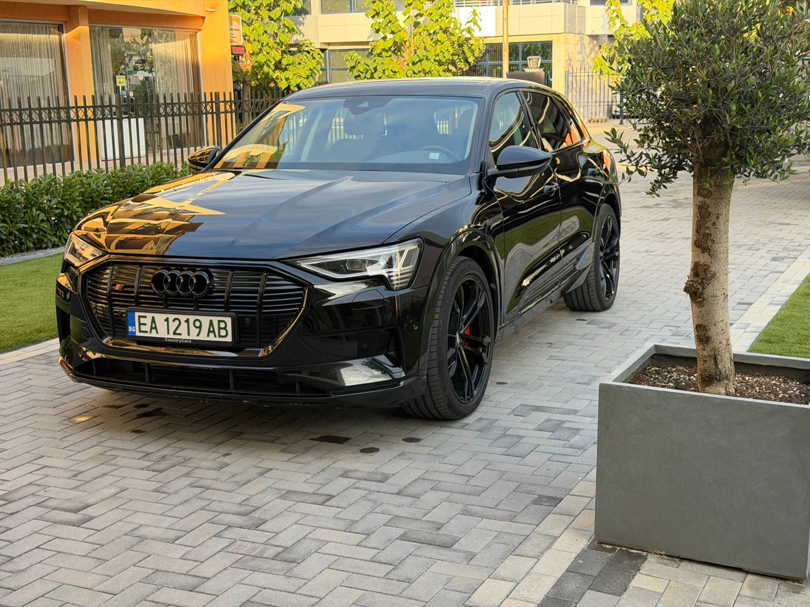 Audi E-Tron 55 quattro 95 kWh, снимка 16 - Автомобили и джипове - 56590461