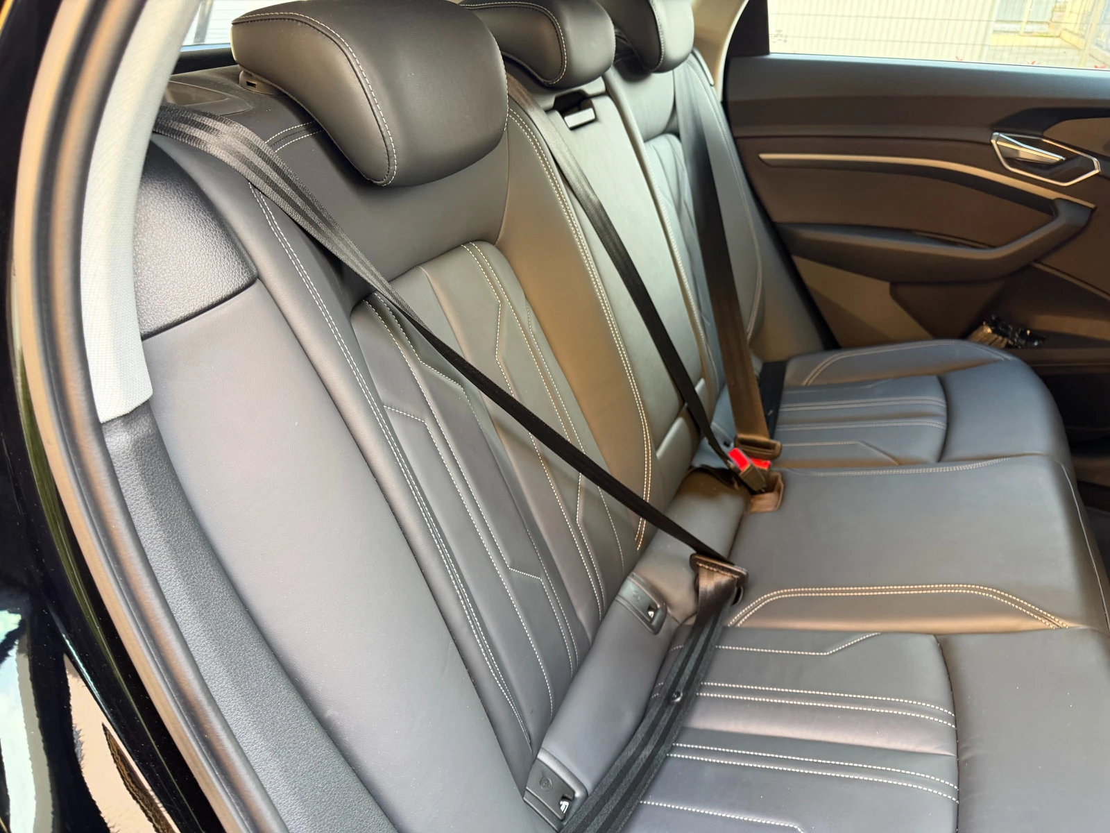 Audi E-Tron 55 quattro 95 kWh, снимка 12 - Автомобили и джипове - 56590461