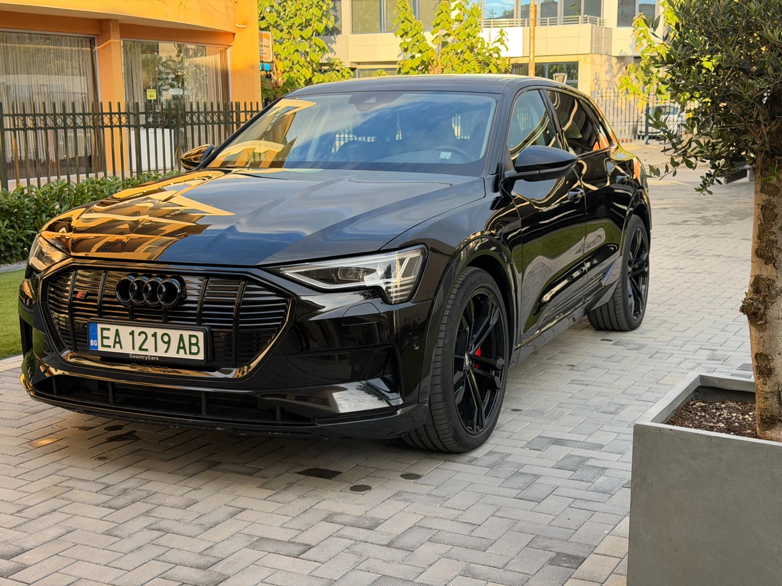 Audi E-Tron 55 quattro 95 kWh, снимка 3 - Автомобили и джипове - 56590461