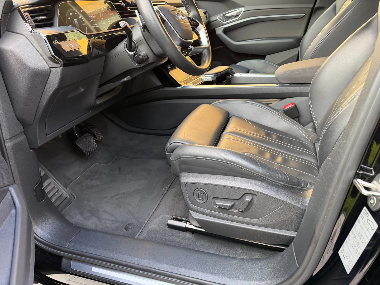 Audi E-Tron 55 quattro 95 kWh, снимка 8 - Автомобили и джипове - 56590461