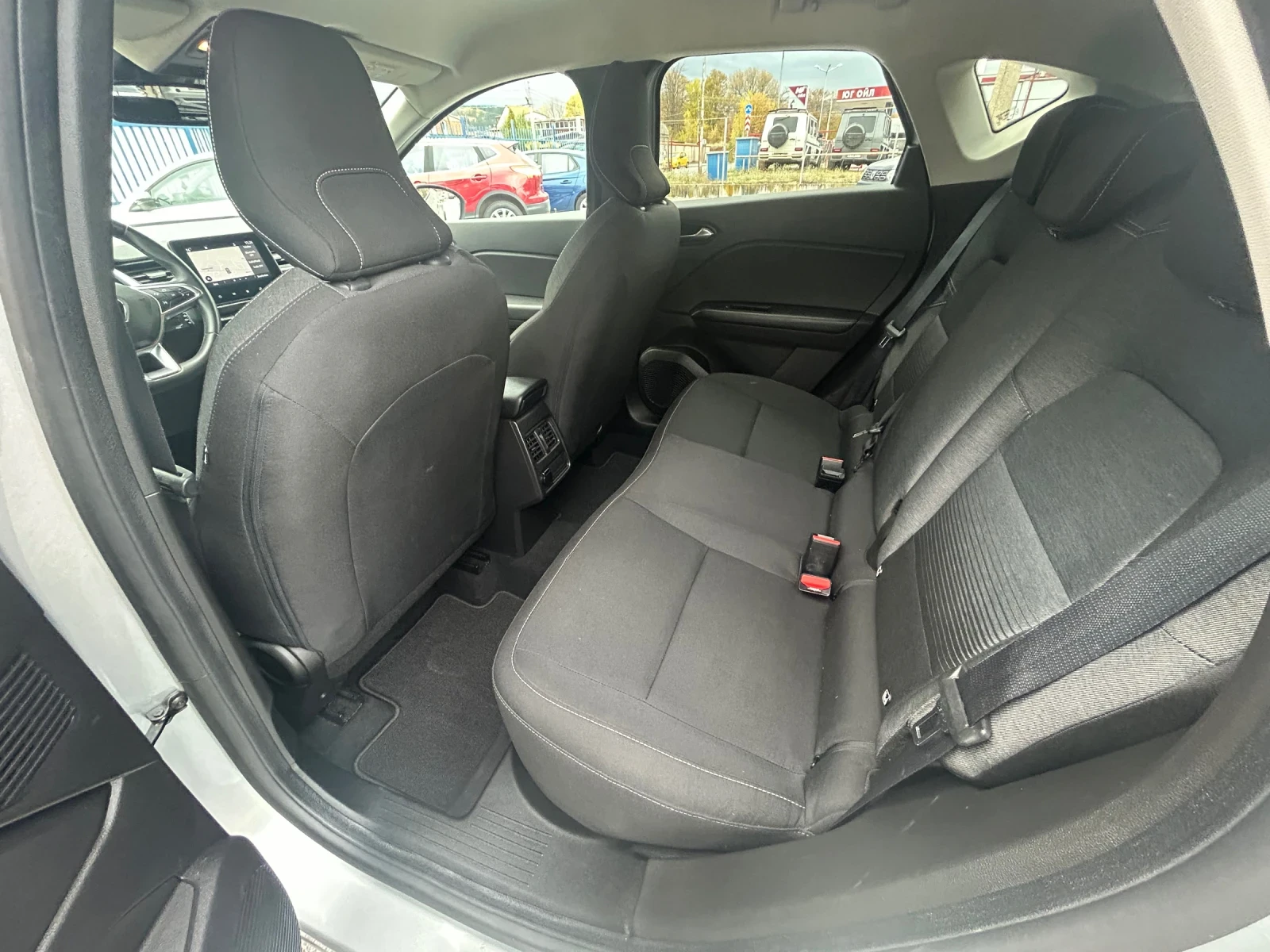Renault Captur 1.5 DCI, снимка 11 - Автомобили и джипове - 56725559