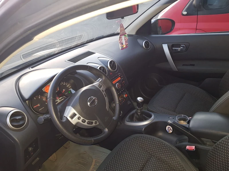 Nissan Qashqai, снимка 8 - Автомобили и джипове - 48835425