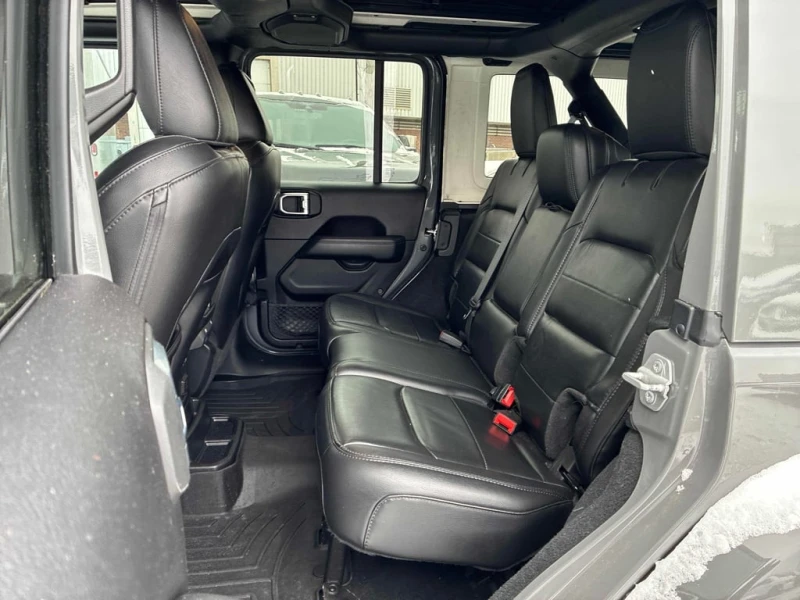 Jeep Wrangler 2020 Sahara Altitude * CARFAX * БЕЗ ПЪРВОНАЧАЛНА, снимка 10 - Автомобили и джипове - 52901160