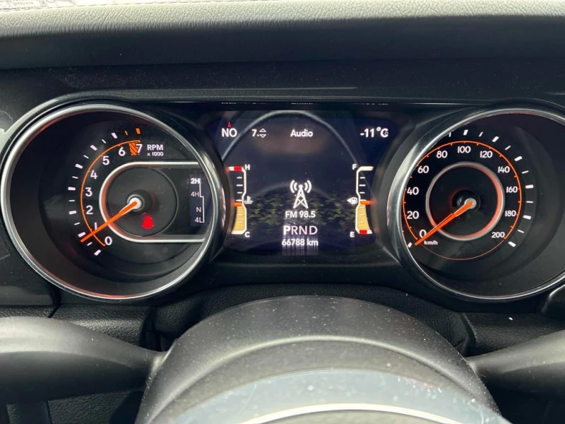 Jeep Wrangler 2020 Sahara Altitude * CARFAX * БЕЗ ПЪРВОНАЧАЛНА, снимка 8 - Автомобили и джипове - 52901160