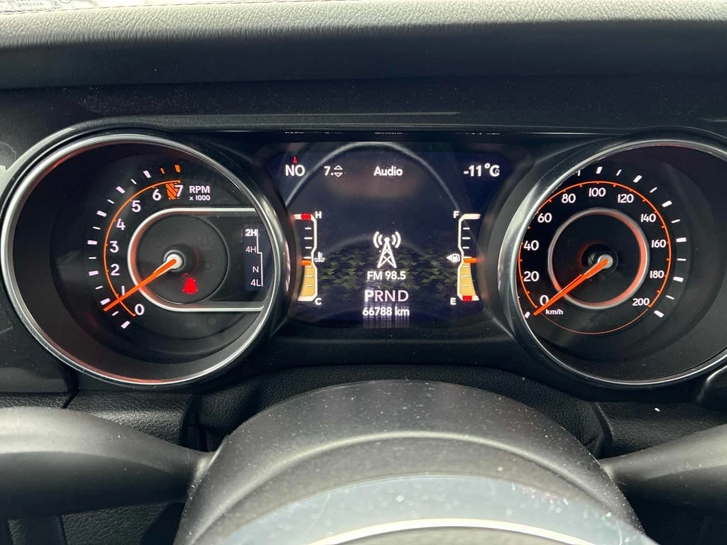 Jeep Wrangler 2020 Sahara Altitude * CARFAX * БЕЗ ПЪРВОНАЧАЛНА - изображение 8