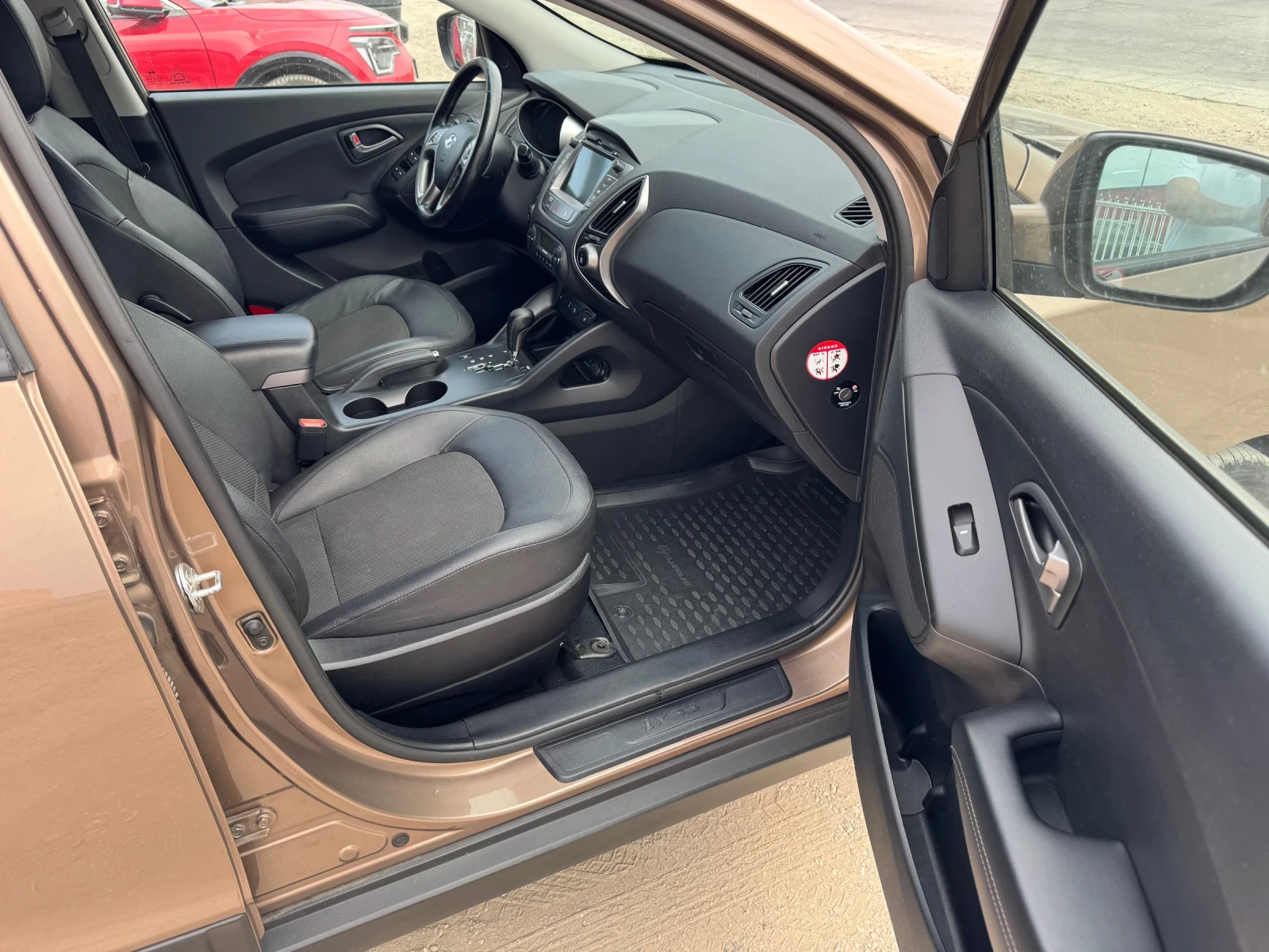 Hyundai IX35 2.0 CRDI NAVI 4X4, снимка 11 - Автомобили и джипове - 55129488