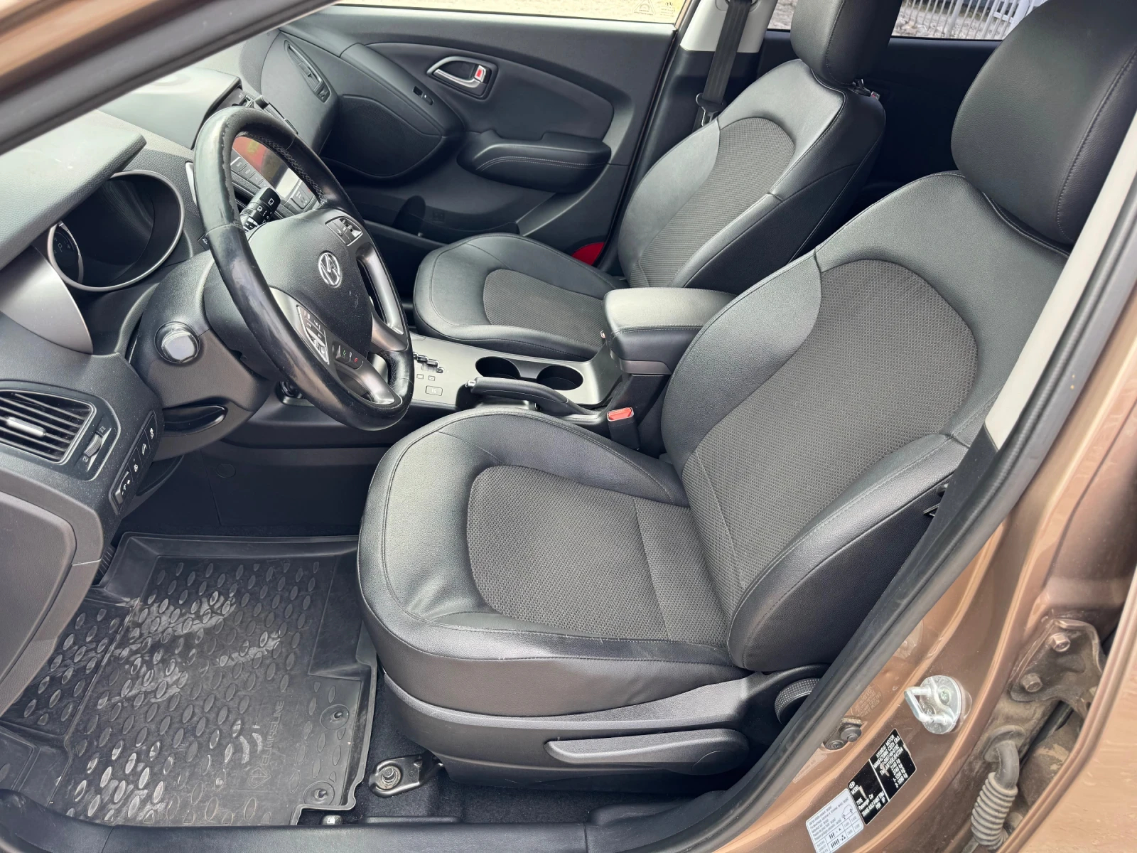 Hyundai IX35 2.0 CRDI NAVI 4X4, снимка 8 - Автомобили и джипове - 55129488