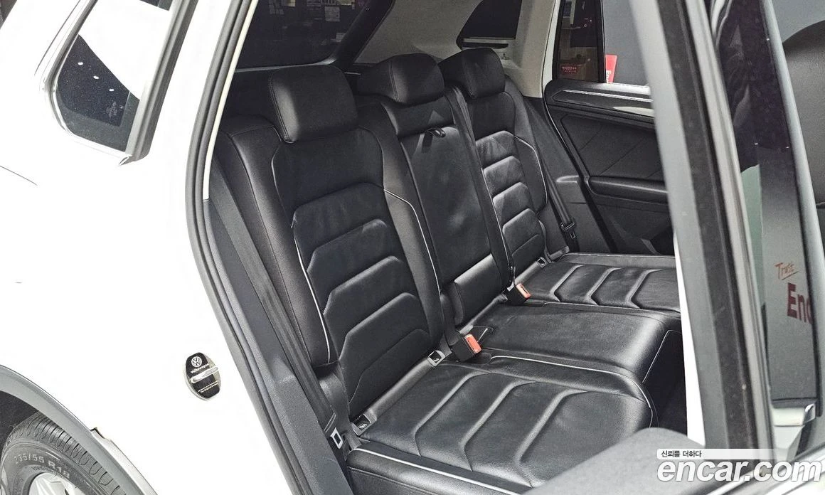 VW Tiguan 2.0 TDI Premium, снимка 16 - Автомобили и джипове - 56122271