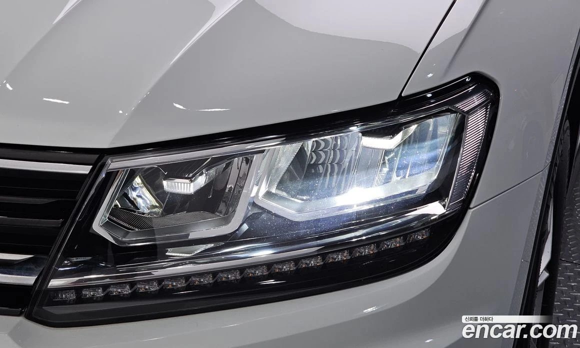 VW Tiguan 2.0 TDI Premium, снимка 8 - Автомобили и джипове - 56122271