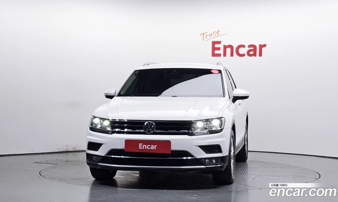 VW Tiguan 2.0 TDI Premium, снимка 3 - Автомобили и джипове - 56122271
