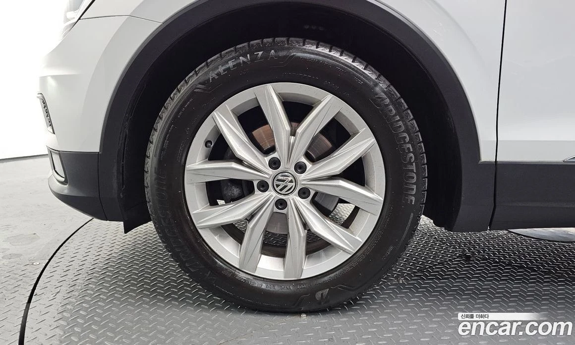 VW Tiguan 2.0 TDI Premium, снимка 5 - Автомобили и джипове - 56122271