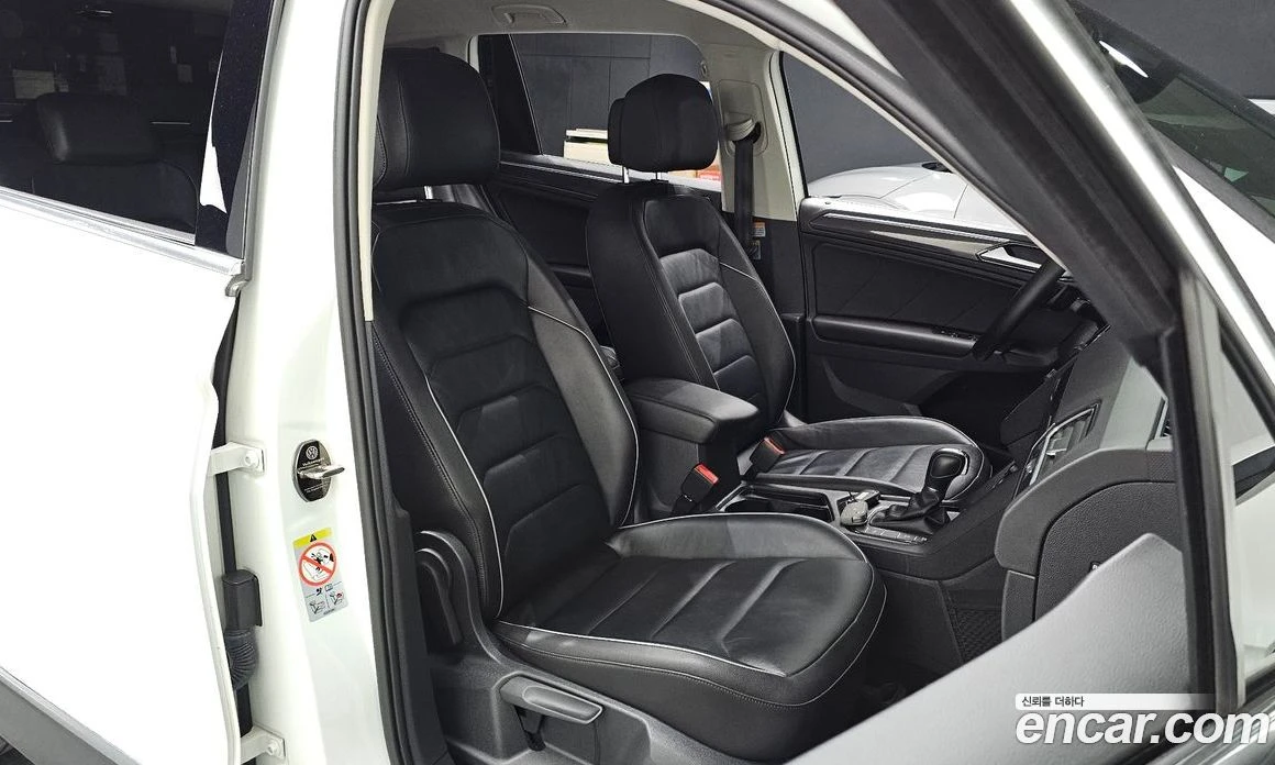 VW Tiguan 2.0 TDI Premium, снимка 13 - Автомобили и джипове - 56122271