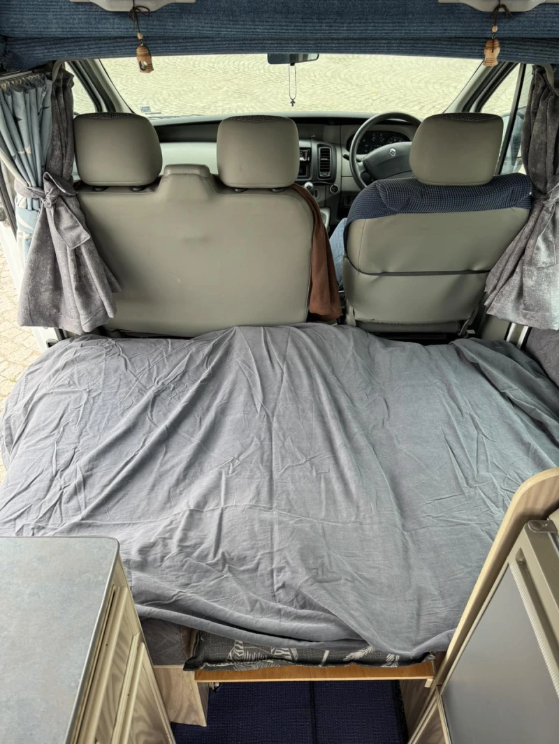 Кемпер Renault Trafic, снимка 13 - Каравани и кемпери - 52096334