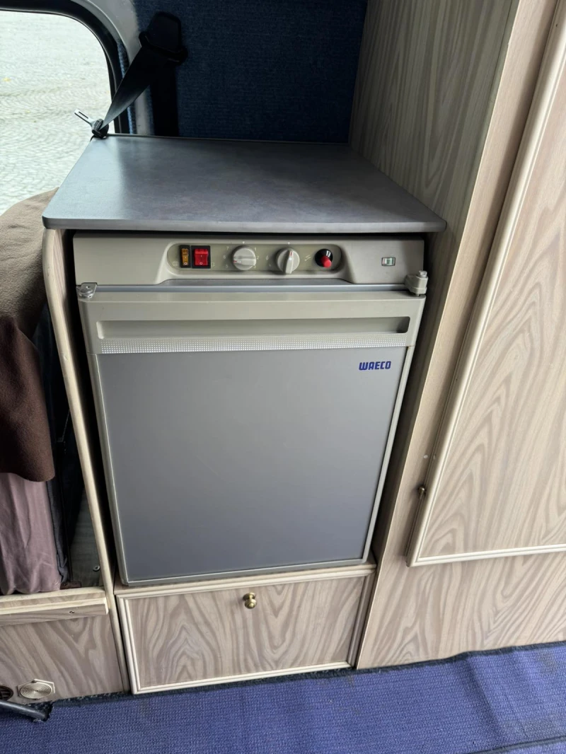 Кемпер Renault Trafic, снимка 7 - Каравани и кемпери - 52096334