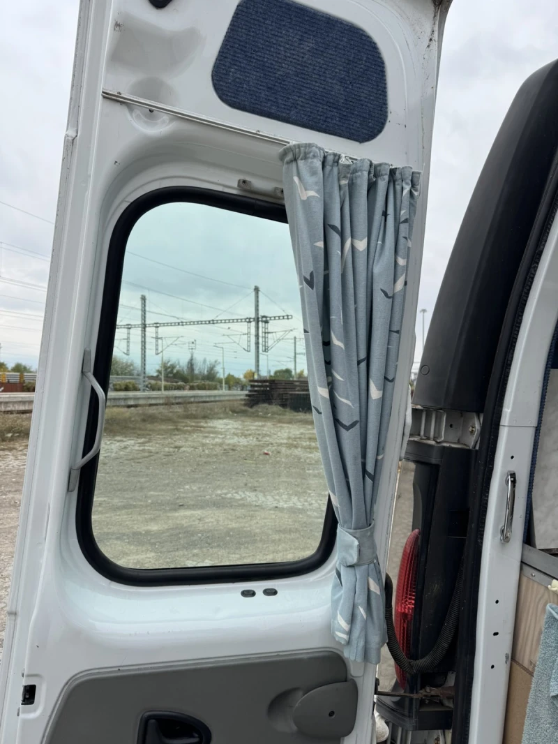 Кемпер Renault Trafic, снимка 5 - Каравани и кемпери - 52096334