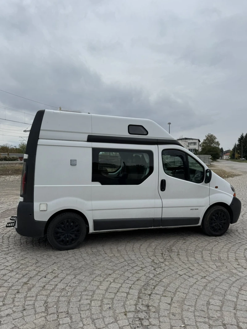 Кемпер Renault Trafic, снимка 3 - Каравани и кемпери - 52096334