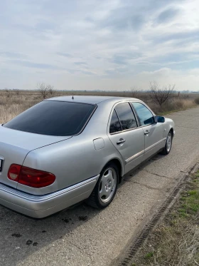 Mercedes-Benz E 300, снимка 4