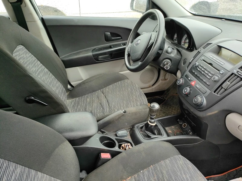 Kia Ceed 1.4 16v, снимка 6 - Автомобили и джипове - 44746535