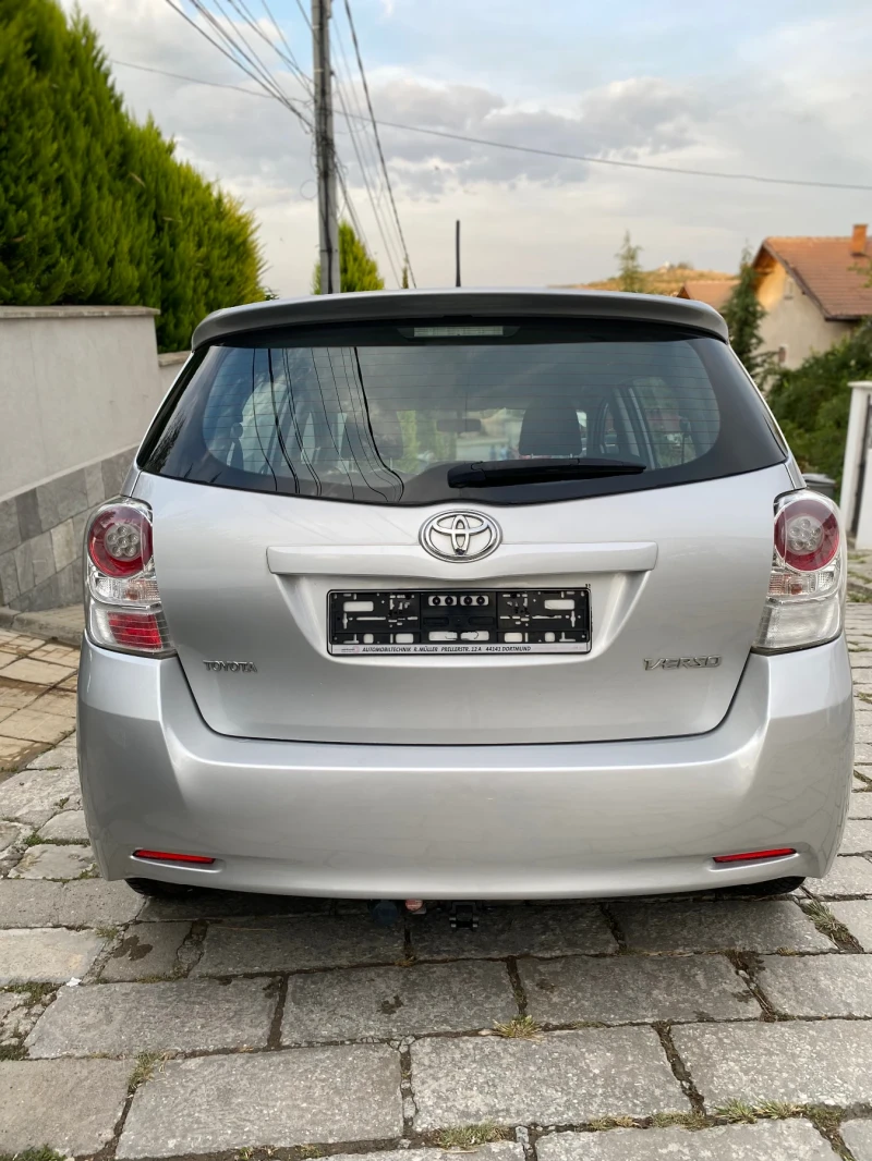 Toyota Verso 2.0 D-4D, снимка 4 - Автомобили и джипове - 47328966