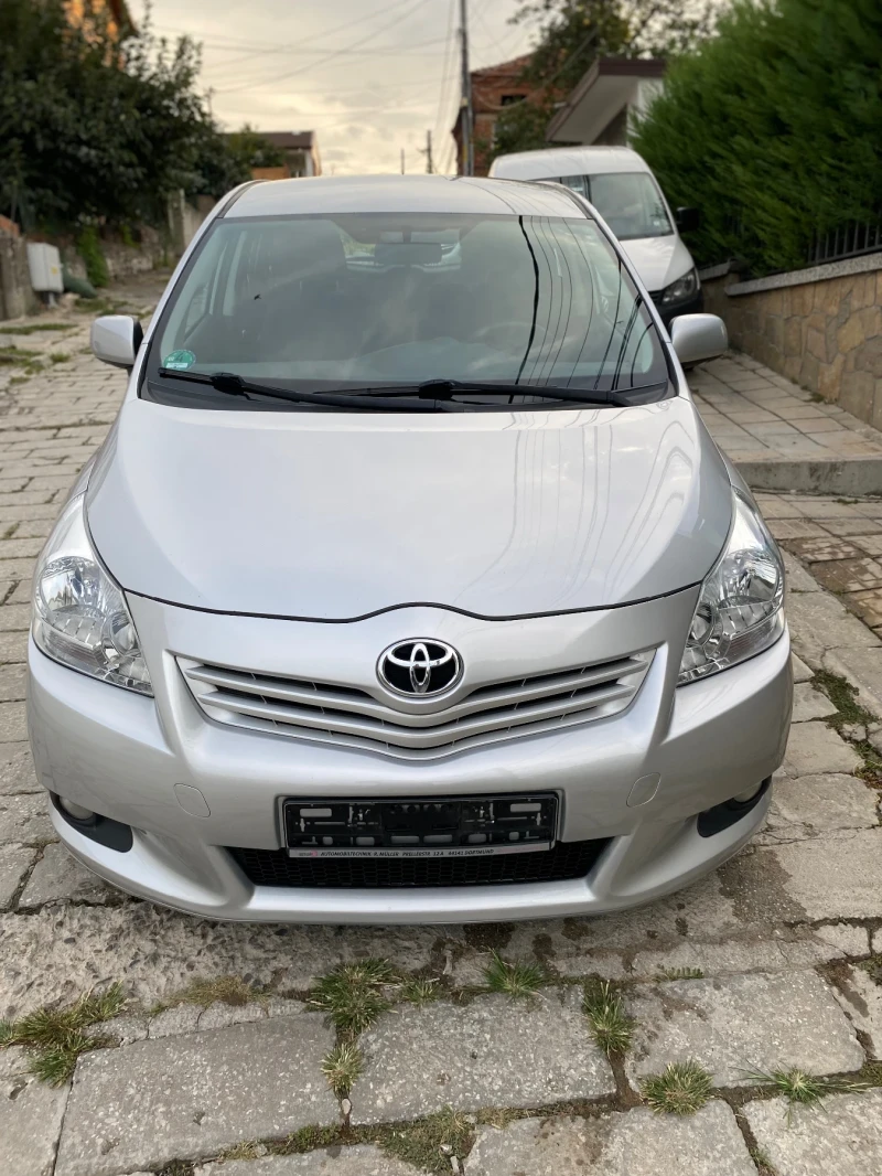 Toyota Verso 2.0 D-4D, снимка 8 - Автомобили и джипове - 47328966